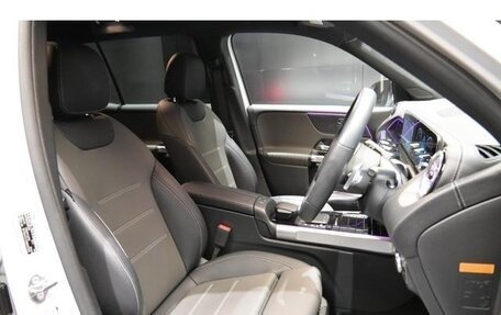 Mercedes-Benz GLB, 2022 год, 1 850 000 рублей, 13 фотография