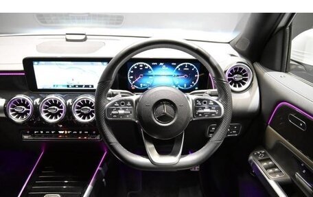 Mercedes-Benz GLB, 2022 год, 1 850 000 рублей, 11 фотография