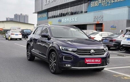 Volkswagen T-Roc I, 2022 год, 1 530 000 рублей, 2 фотография