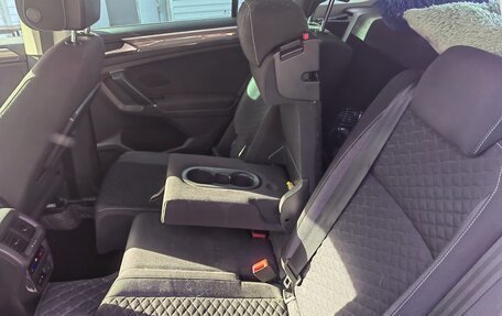 Volkswagen Tiguan II, 2018 год, 2 900 000 рублей, 8 фотография