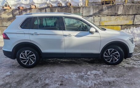 Volkswagen Tiguan II, 2018 год, 2 900 000 рублей, 4 фотография