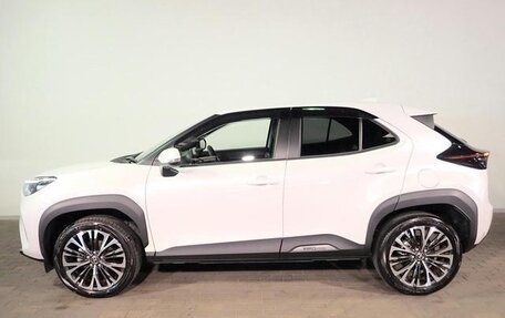 Toyota Yaris Cross, 2022 год, 1 620 000 рублей, 3 фотография