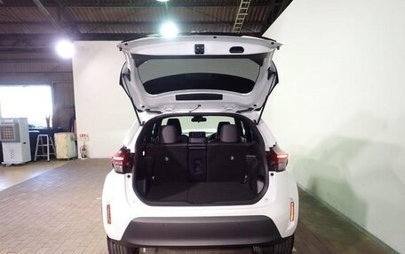 Toyota Yaris Cross, 2022 год, 1 620 000 рублей, 6 фотография