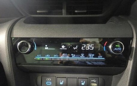 Toyota Yaris Cross, 2022 год, 1 620 000 рублей, 14 фотография