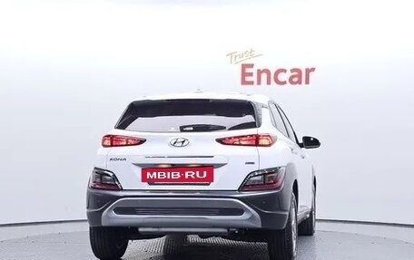 Hyundai Kona I, 2022 год, 1 740 000 рублей, 4 фотография