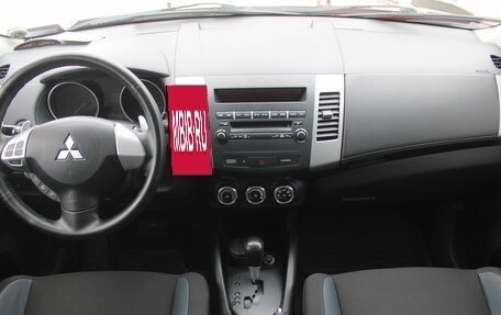 Mitsubishi Outlander III рестайлинг 3, 2011 год, 1 079 000 рублей, 9 фотография