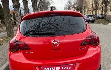 Opel Astra J, 2010 год, 700 000 рублей, 1 фотография