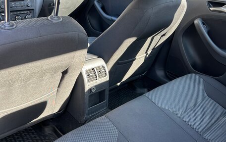 Volkswagen Jetta VI, 2015 год, 1 300 000 рублей, 9 фотография