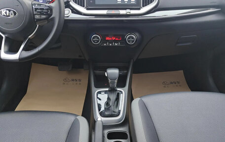 KIA Stonic, 2021 год, 1 330 000 рублей, 9 фотография