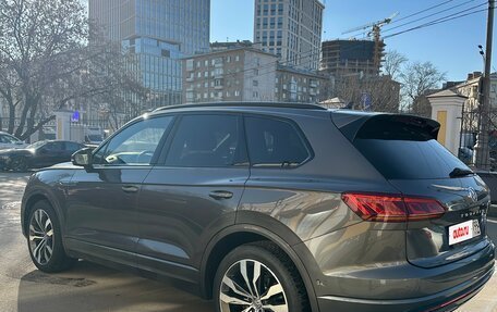 Volkswagen Touareg III, 2019 год, 5 950 000 рублей, 10 фотография