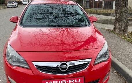 Opel Astra J, 2010 год, 700 000 рублей, 2 фотография