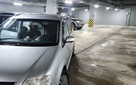 Volkswagen Touran III, 2003 год, 550 000 рублей, 4 фотография