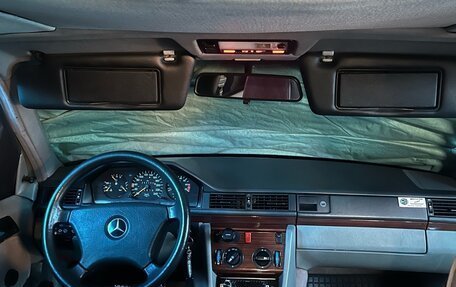 Mercedes-Benz E-Класс, 1992 год, 600 000 рублей, 1 фотография