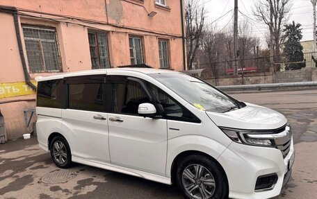 Honda Stepwgn IV, 2018 год, 2 750 000 рублей, 1 фотография