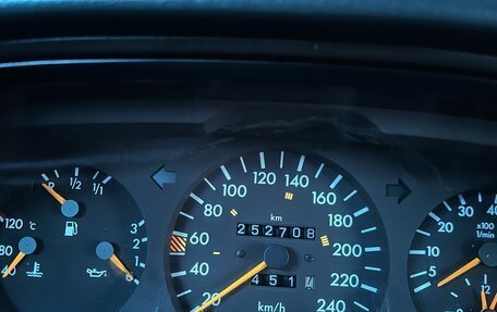 Mercedes-Benz E-Класс, 1992 год, 600 000 рублей, 2 фотография