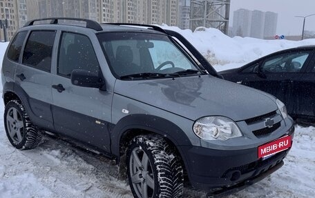 Chevrolet Niva I рестайлинг, 2016 год, 790 000 рублей, 3 фотография