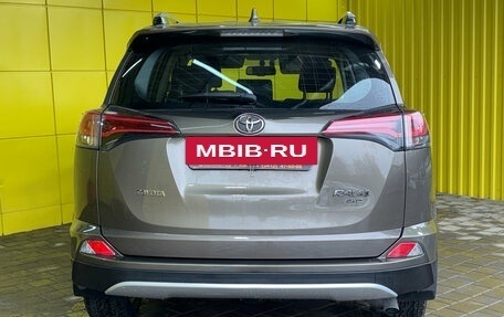 Toyota RAV4, 2018 год, 2 349 000 рублей, 6 фотография