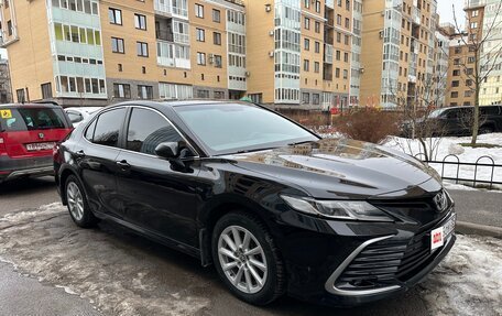 Toyota Camry, 2021 год, 3 000 000 рублей, 2 фотография