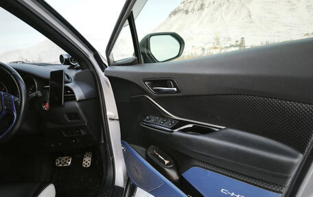 Toyota C-HR I рестайлинг, 2019 год, 2 450 000 рублей, 11 фотография