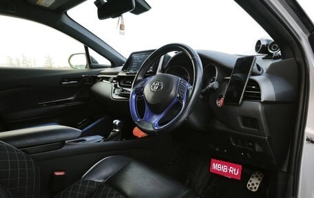 Toyota C-HR I рестайлинг, 2019 год, 2 450 000 рублей, 9 фотография