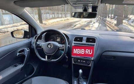 Volkswagen Polo VI (EU Market), 2017 год, 1 425 000 рублей, 2 фотография