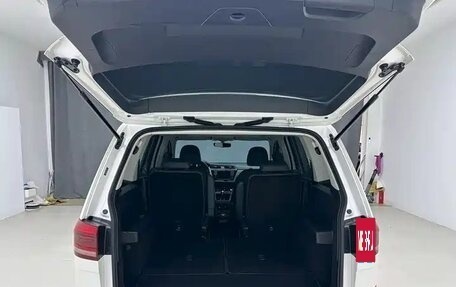 Volkswagen Touran III, 2022 год, 2 401 000 рублей, 20 фотография