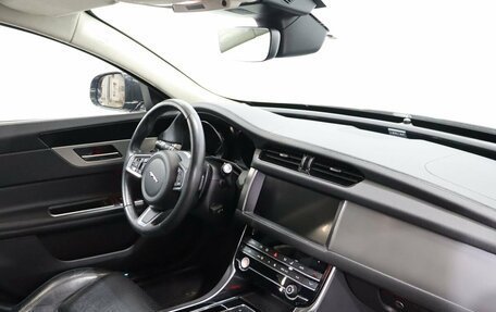 Jaguar XF II, 2019 год, 2 999 000 рублей, 10 фотография