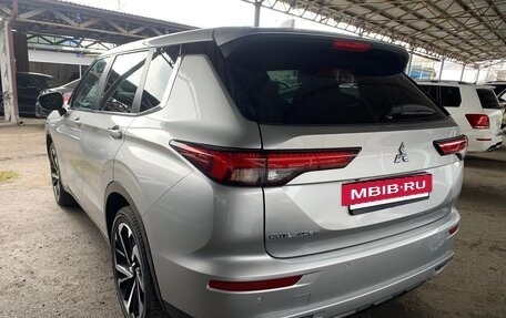 Mitsubishi Outlander, 2021 год, 2 900 000 рублей, 8 фотография