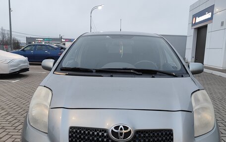 Toyota Yaris III рестайлинг, 2008 год, 500 000 рублей, 1 фотография