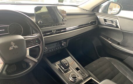 Mitsubishi Outlander, 2021 год, 2 900 000 рублей, 14 фотография