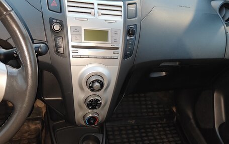 Toyota Yaris III рестайлинг, 2008 год, 500 000 рублей, 8 фотография