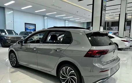 Volkswagen Golf VIII, 2023 год, 2 050 000 рублей, 4 фотография