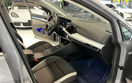 Volkswagen Golf VIII, 2023 год, 2 050 000 рублей, 13 фотография