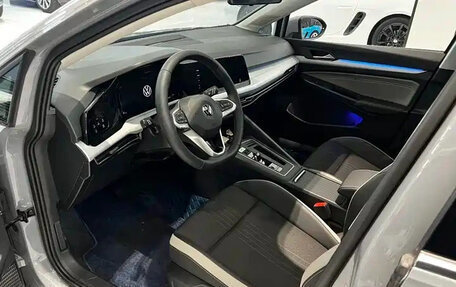 Volkswagen Golf VIII, 2023 год, 2 050 000 рублей, 10 фотография