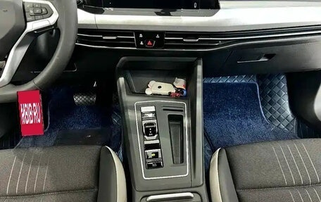 Volkswagen Golf VIII, 2023 год, 2 050 000 рублей, 11 фотография