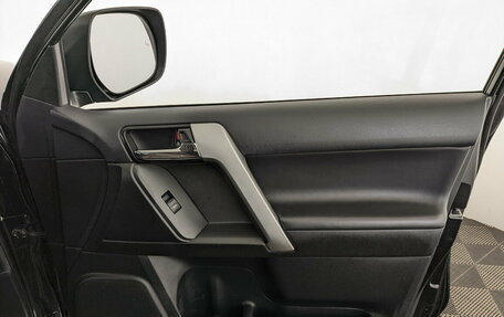 Toyota Land Cruiser Prado 150 рестайлинг 2, 2016 год, 4 200 000 рублей, 25 фотография