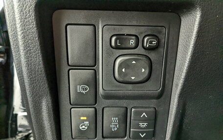 Toyota Land Cruiser Prado 150 рестайлинг 2, 2016 год, 4 200 000 рублей, 29 фотография