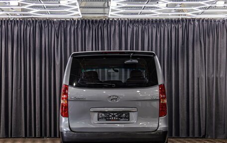 Hyundai Grand Starex Grand Starex I рестайлинг 2, 2011 год, 1 695 000 рублей, 5 фотография