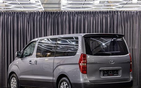 Hyundai Grand Starex Grand Starex I рестайлинг 2, 2011 год, 1 695 000 рублей, 4 фотография