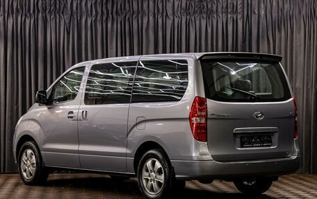 Hyundai Grand Starex Grand Starex I рестайлинг 2, 2014 год, 1 995 000 рублей, 4 фотография