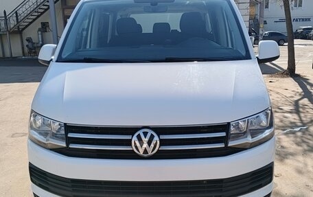 Volkswagen Caravelle T6 рестайлинг, 2019 год, 3 600 000 рублей, 1 фотография