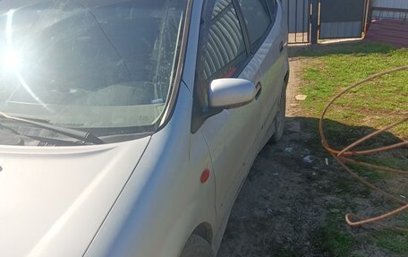 Nissan Almera Tino i, 2001 год, 180 000 рублей, 1 фотография