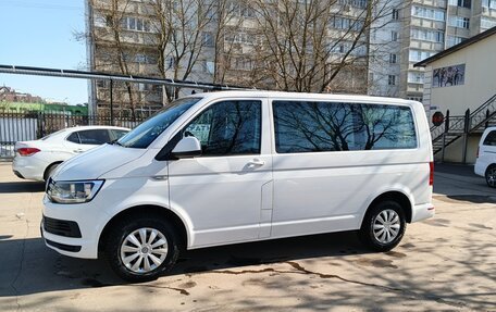 Volkswagen Caravelle T6 рестайлинг, 2019 год, 3 600 000 рублей, 3 фотография