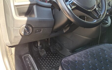 Volkswagen Caravelle T6 рестайлинг, 2019 год, 3 600 000 рублей, 9 фотография