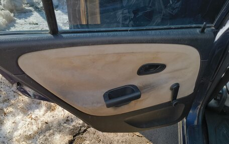 Mitsubishi Carisma I, 2001 год, 70 000 рублей, 18 фотография