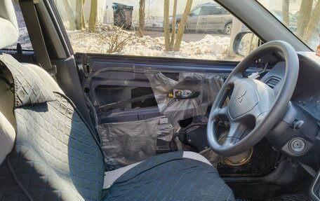 Mitsubishi Carisma I, 2001 год, 70 000 рублей, 23 фотография