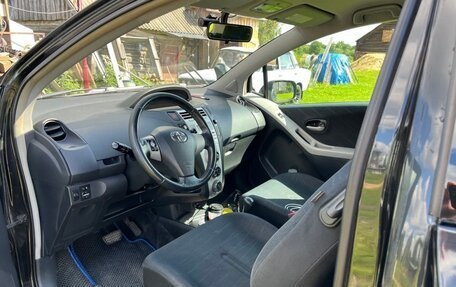 Toyota Yaris III рестайлинг, 2008 год, 375 000 рублей, 3 фотография