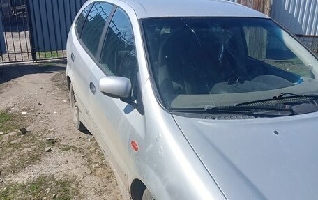 Nissan Almera Tino i, 2001 год, 180 000 рублей, 2 фотография