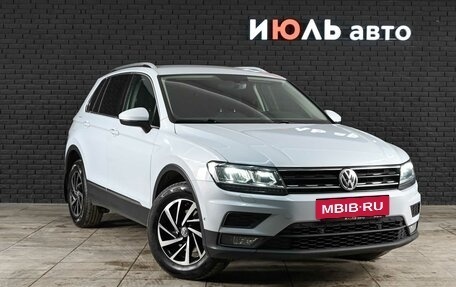 Volkswagen Tiguan II, 2018 год, 3 070 000 рублей, 3 фотография