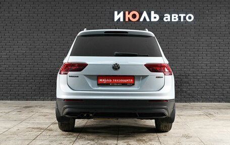 Volkswagen Tiguan II, 2018 год, 3 070 000 рублей, 5 фотография